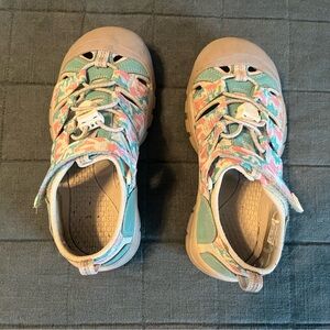 Kids Keen Blue and Pink Sandals with Closed-Toe Design